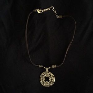 Lovely scroll adj necklace